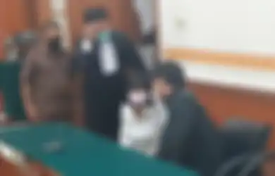 Peluk Erat Vanessa Angel yang Divonis 3 Bulan Penjara dan Denda Rp 10 Juta, Dody Soedrajat Ucapkan Pesan Menyayat Hati: Daddy Selalu Ada Untukmu...
