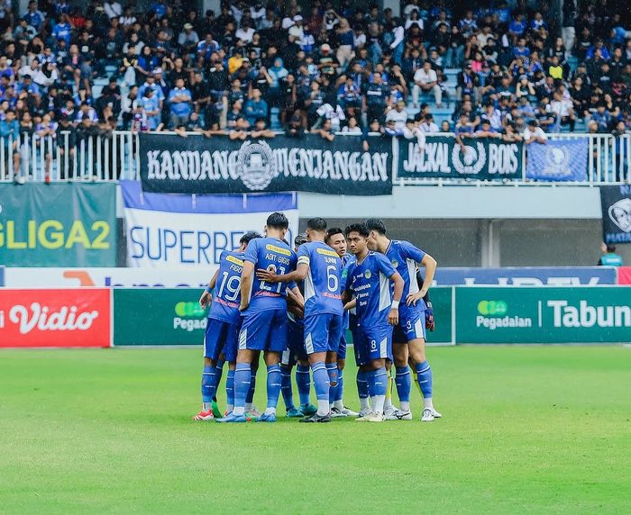 Skuad PSIM Yogyakarta saat melawan PSPS Pekanbaru pada laga terakhir Grup X babak delapan besar Liga 2 2024/2025 di Stadion Mandala, Yogyakarta, Senin (17/2/2025).
