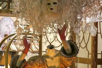 Bagimana tubuh dan kepala Marie Antoinette diperlakukan setelah eksekusi hukuman penggalnya dilaksanakan? Kronologi eksekusi mati Marie Antoinette bisa kita simak mulai dari hari-hari terakhirnya.