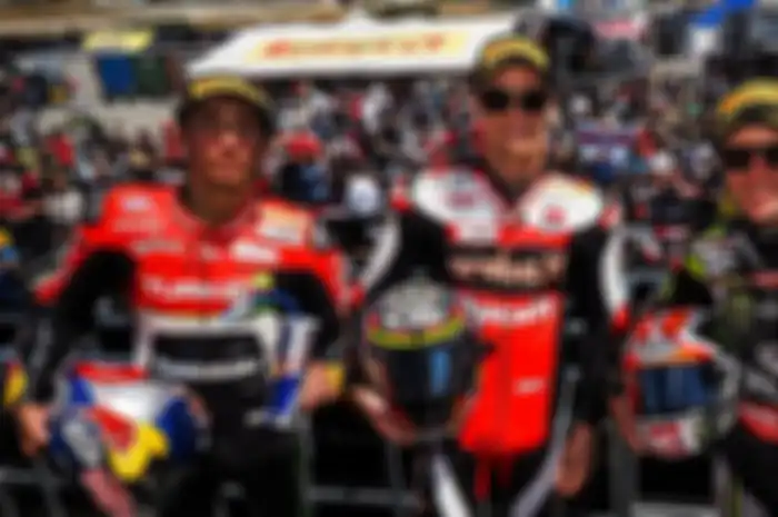 Chaz Davies (tengah) raih podium pertama di race 1 WSBK Amerika Serikat 2019 diikuti Jonathan Rea (kanan) dan Toprak Razgatlioglu (kiri)
