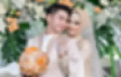 Sempat Ragu dengan Sosok Rizki DA yang Baru Putus, Nadya Mustika Malah Terima Komentar Menohok Sehabis Pamer Foto Bareng Ayu Ting Ting: Kok Ga Ada Malu-malunya?