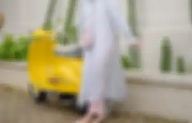 Tampil Modis Pakai 5 Tunik Simpel Ini saat Idul Adha ala Mega Iskanti!