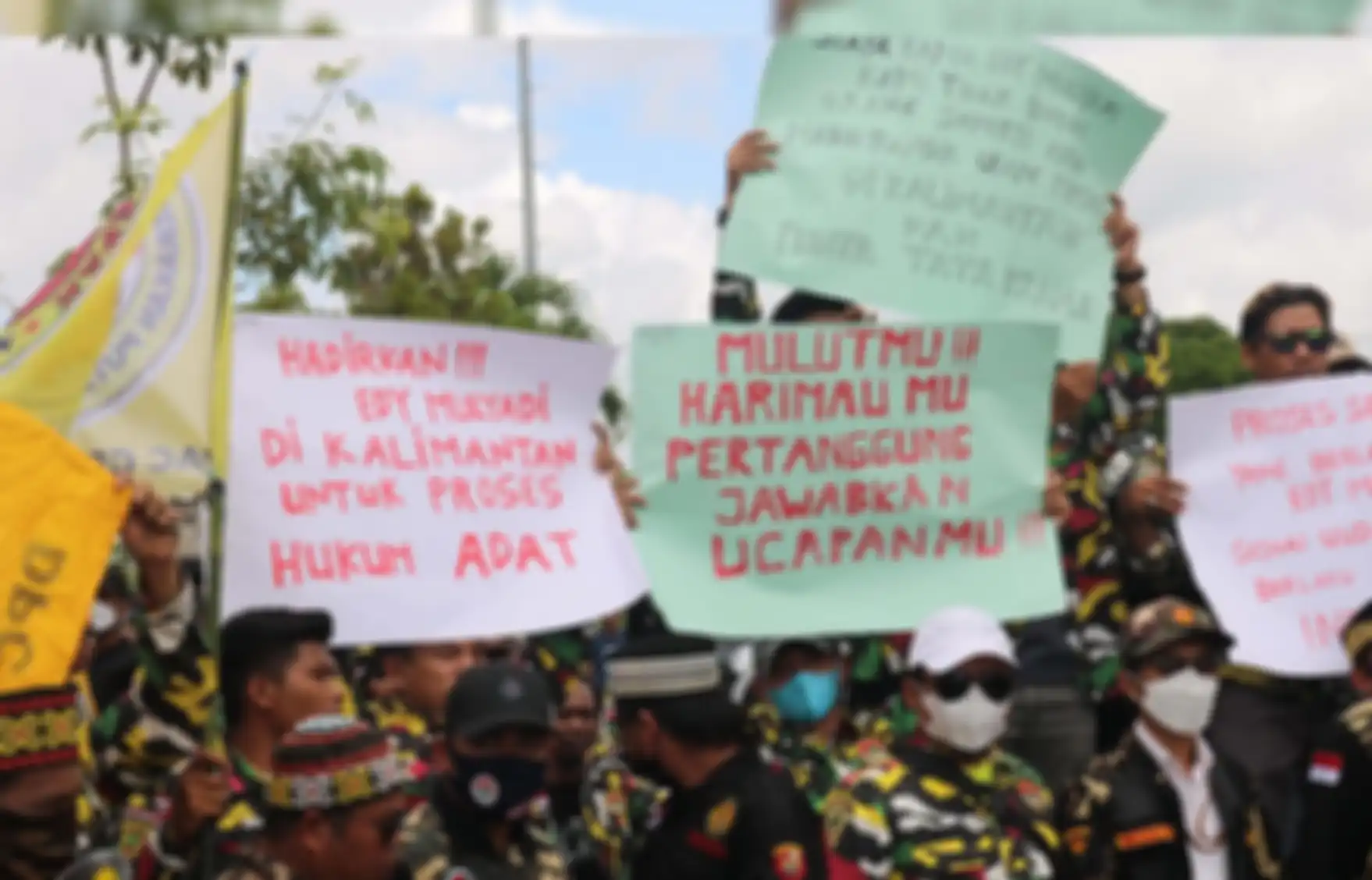 Edy Mulyadi pernah diperiksa Bareskrim Polri terkait hasil investigasi penembakan laskar FPI di tol Cikampek. Kini foto Edy diburu tokoh Dayak. 