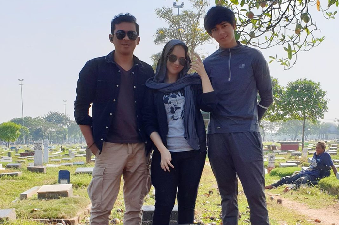 Foto duka bintang sinetron Preman Pensiun buat rekan artis syok. Sebab, Angelica Simperler unggah kabar duka orang tercinta meninggal dunia.