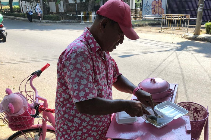 Dulu miliarder, pria ini kini bangkrut hingga jualan siomay