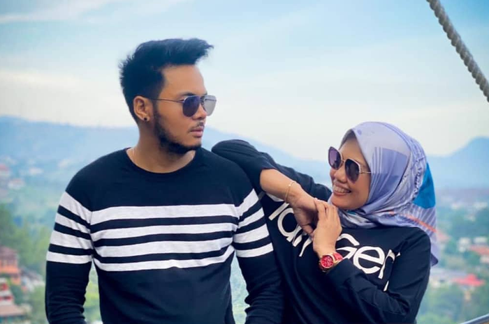 Elly Sugigi dan Aher.