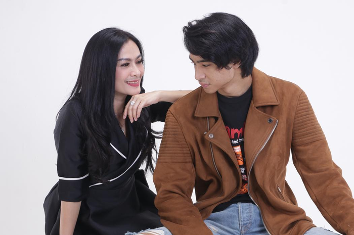 Biasanya Bebal, Iis Dahlia Mendadak Nangis Kejer Tertampar Protes Sang Anak Akan Profesi Barunya yang Bikin Geleng-geleng Kepala