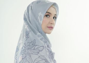 Inspirasi Modis dan Santun dengan Tunik Hijab ala Shireen Sungkar