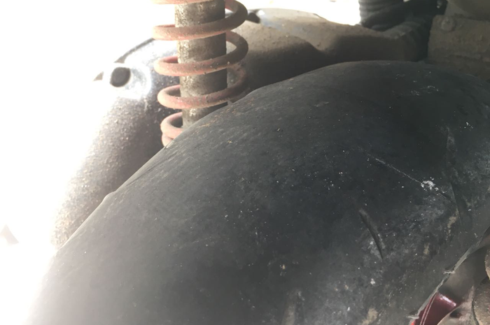 Ban motor yang sudah botak