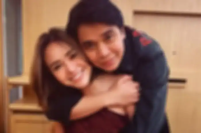 Billy Syahputra bersama sang kekasih Amanda Manopo.