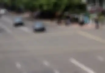 Asli Ngakak... Ditanya Fungsi Yellow Box Junction, Ibu Ini Malah Mau Tanya Suaminya di Rumah