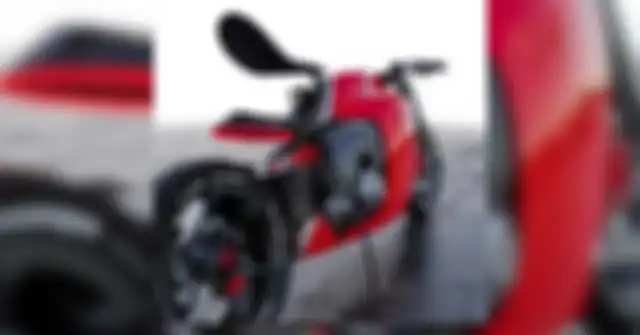 Motor lisrik Ducati konsep, hasil karya imajinatif desainer Citroen Romain Gauvin, mirip motor Batman. 