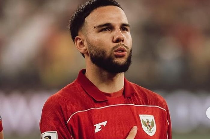 Calvin Verdonk menyanyikan lagu Indonesia Raya saat Timnas Indonesia menantang Australia di Sydney, 20 Maret 2025. Dia dan rekan-rekannya kini sudah siap meladeni Bahrain pada 25 Maret 2025.