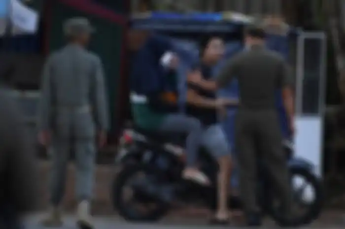 Pengendara kepergok pakai sendal jepit