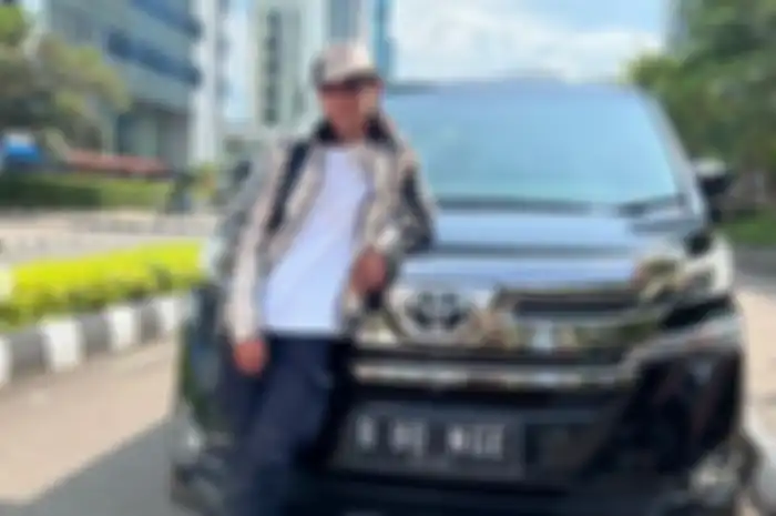 Bonge salah satu penguasa kawasan SCBD Jakarta, dari pengamen kini sukses dan bisa membeli mobil mewah.