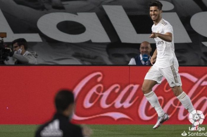 Penyerang Real Madrid, Marco Asensio, merayakan golnya ke gawang Valencia dalam laga di Stadion Alfredo Di Stefano, Kamis (18/6/2020).