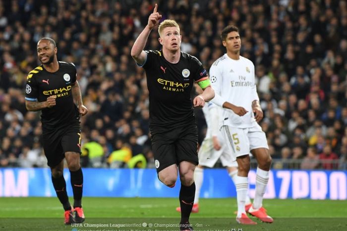 Gelandang Manchester City, Kevin De Bruyne (Tengah), ketika melakukan selebrasi usai membobol gawang Real Madrid pada laga leg pertama babak 16 besar Liga Champions, Kamis (27/2/2020) dini hari WIB.