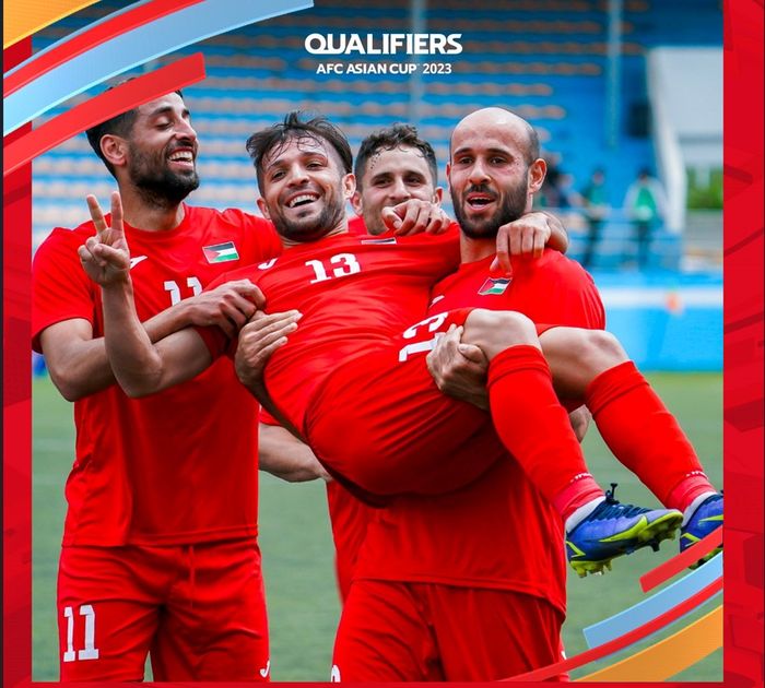 Pemain timnas Palestina melakukan selebrasi setelah mencetak gol ke gawang Filipina dalam laga penyisihan Grup Q Kualifikasi Piala Asia 2023 di MFF Stadium, Ulaanbaatar, Mongolia, Selasa