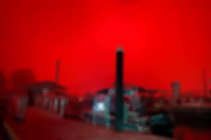 Langit merah darah di Mallacoota, Australia.
