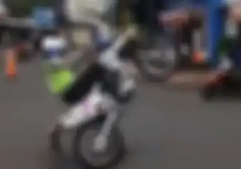 Luar Biasa! Aksi Freestyle Pak Polisi, Wawan Tembong Dibuat Melongo
