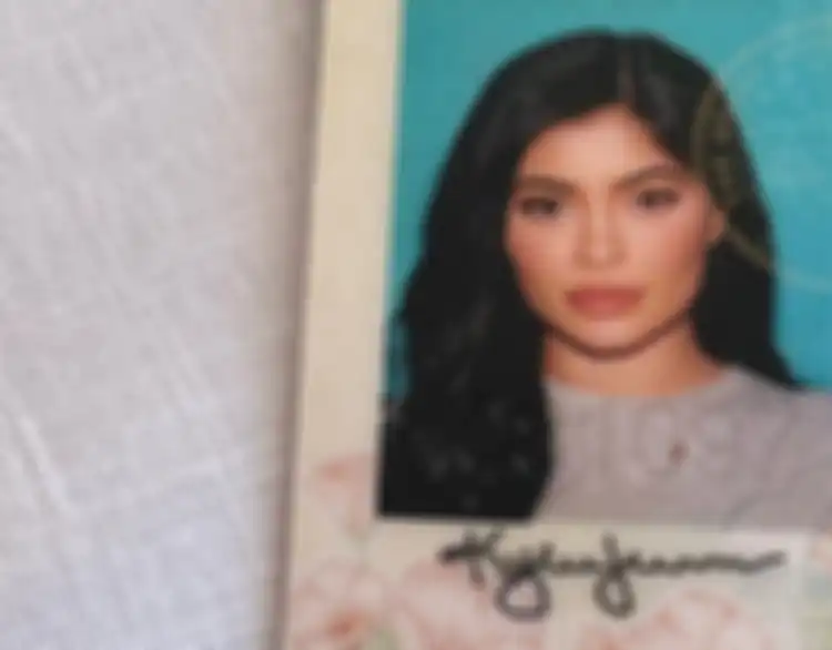 Foto SIM Kylie Jenner