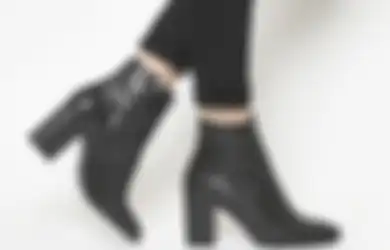 4 Tips Pakai Sepatu Boots Biar Kaki Enggak Sakit. Berguna Banget!