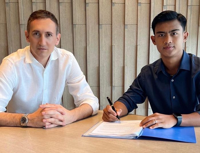 Pratama Arhan bersama agennya Dusan Bogdanovic 