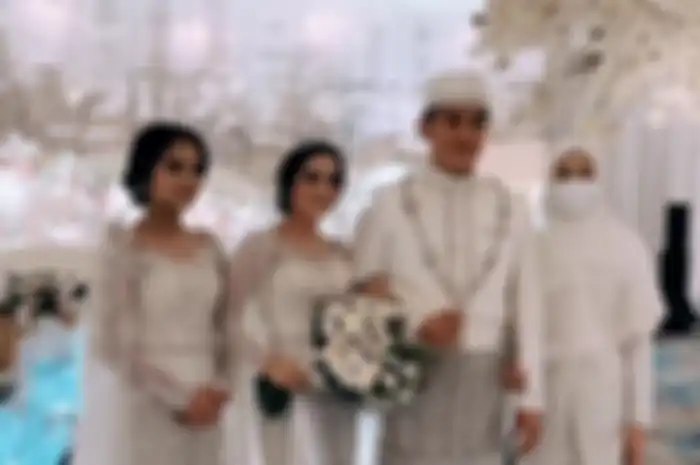 Penampilan Safa Ricci Amanda dan Rania Dzaqira di pernikahan kedua orang tua mereka, Ifan Seventeen dan Citra Monica