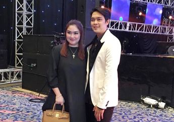 Tak Bisa Jauh, Donnie Sibarani Selalu Pergi Bersama Istri Tercinta