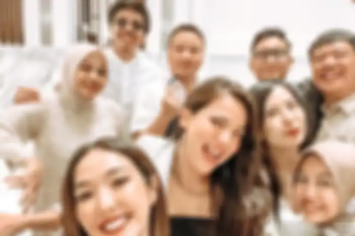 Gisel dituding bawa pengaruh buruk ke istri Atta Halilintar. Bahkan, Krisdayanti sampai beri komentar begini. Kini, Gisel pamer foto bareng Aurel. 