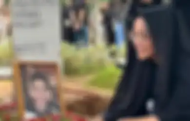 Kaneishia Yusuf Nyekar ke Makam Pacar Jelang Peringatan 7 Hari