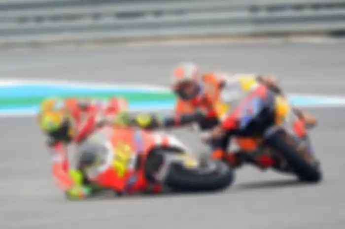Insiden kecelakaan Valentino Rossi dan Casey Stoner di MotoGP Spanyol 2011