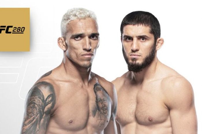 Poster pertandingan UFC 280 yang akan menampilkan laga perebutan gelar juara kelas ringan antara Charles Oliveira vs Islam Makhachev.