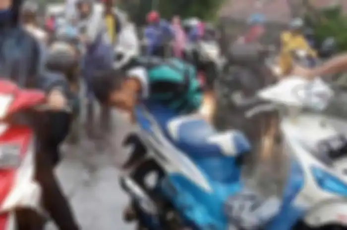 Ilustrasi motor mogok setelah menerabas banjir.