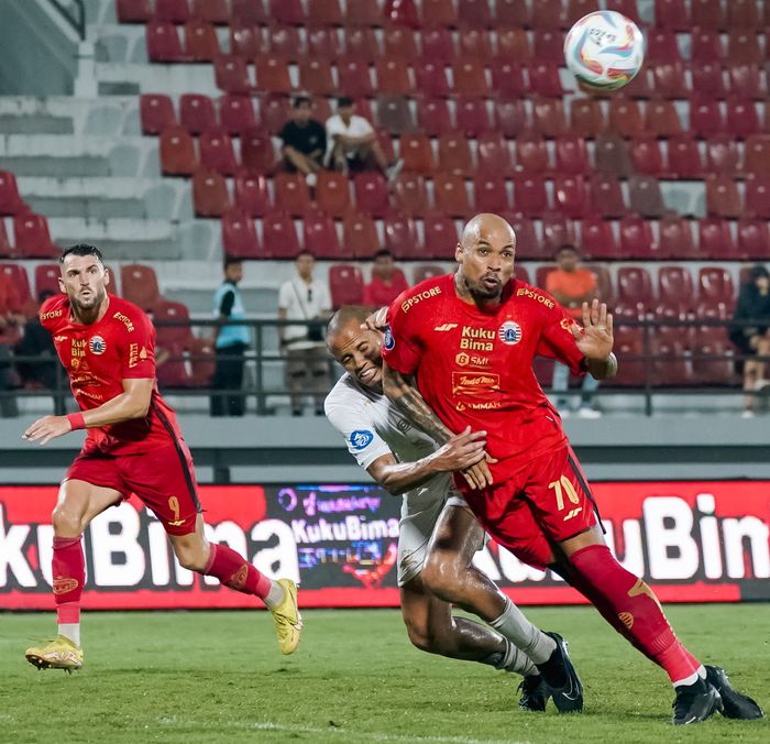 Suasana pertandingan pekan ke-25 Liga 1 2023/2024 Persija Jakarta vs Madura United di Stadion Kapten I Wayan Dipta, Gianyar, Bali, Kamis (22/2/2024).