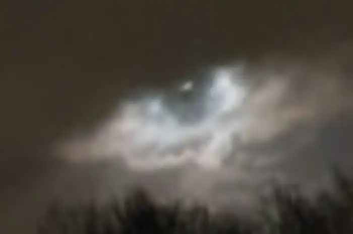 Fenomena mata yang muncul di langit Inggris setelah Badai Ciara.