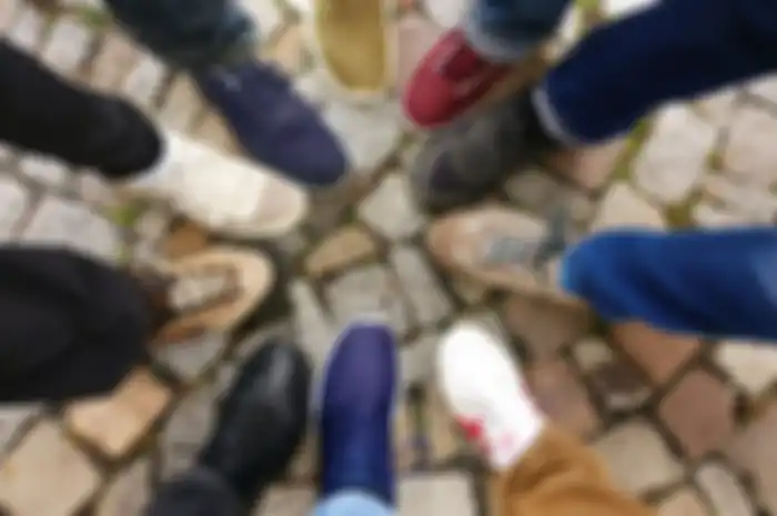 Jangan sampai salah, intip lima tips membersihkan sepatu agar awet dan warna sepatu tidak luntur, dijamin manjur!
