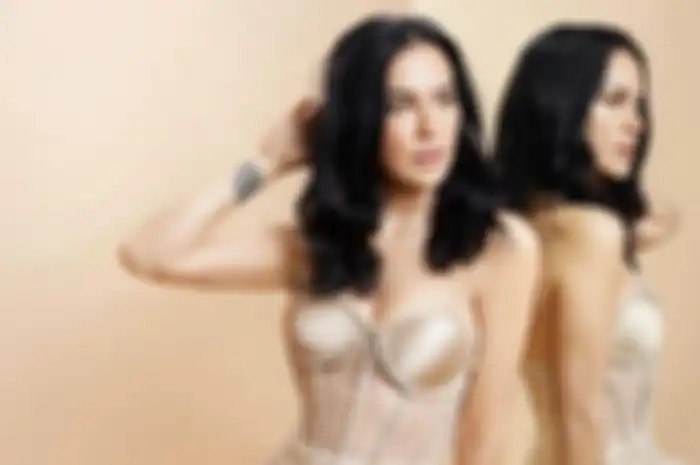 Tampilan seksi Sophia Latjuba
