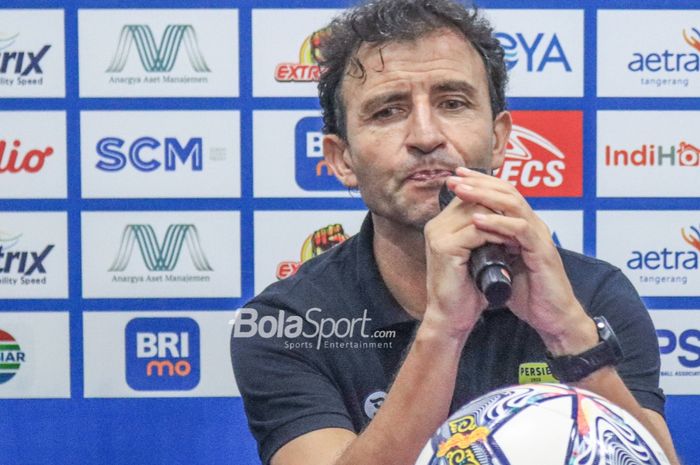 Pelatih Persib Bandung, Luis Milla, mengaku stres usai timnya dibantai Persikabo 1973 dengan skor 1-4.