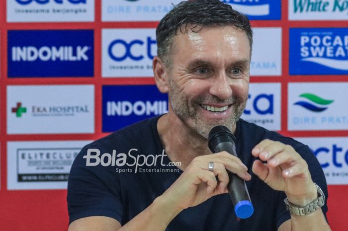 Pelatih Persija Jakarta, Thomas Doll singgung peran tangan Tuhan soal peluang menang atas PSM Makassar.