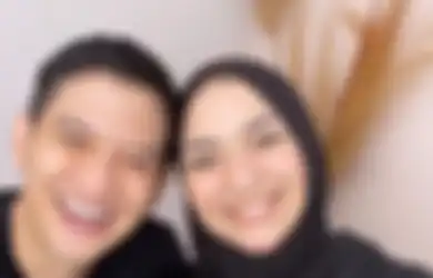 Wajahnya Berubah Panik Saat Suaminya Tersudut Pertanyaan Raffi Ahmad, Viral Video Citra Kirana Beri Kode ke Rezky Aditya Agar Boroknya Tak Terbongkar, Suami Nagita: Sebelumnya Udah Jadi Bapak Darimana?