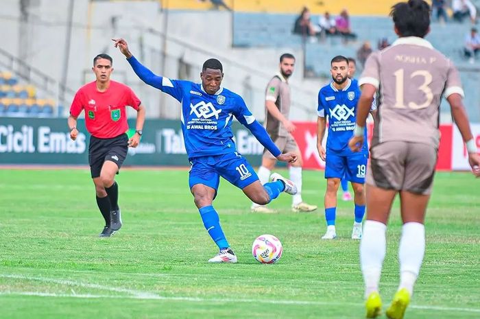 Suasana pertandingan antara PSPS Riau melawan Persikabo 1973, Sabtu (7/9/2024).