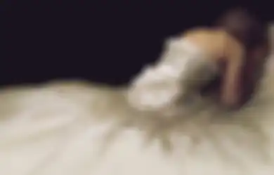 Dibuat Oleh Chanel dengan Detail Menakjubkan, Intip 4 Fakta Gaun Kristen Stewart di Spencer