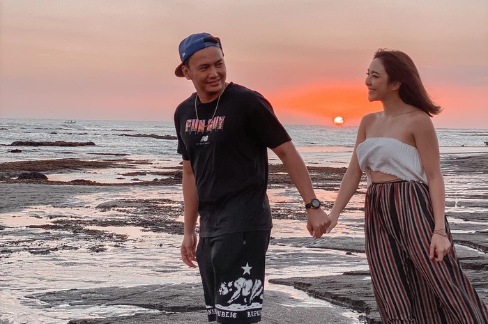 Foto Gisel menikmati momen romantis bersama Wijin. Ibunda Gempi benci kebiasaan sang kekasih saat mabuk cinta.