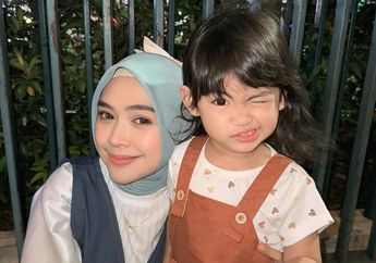 Terampil Banget! Ekspresi Serius Moana saat Kupas Telur Bikin Netizen Puji Cara Ria Ricis Didik Anak