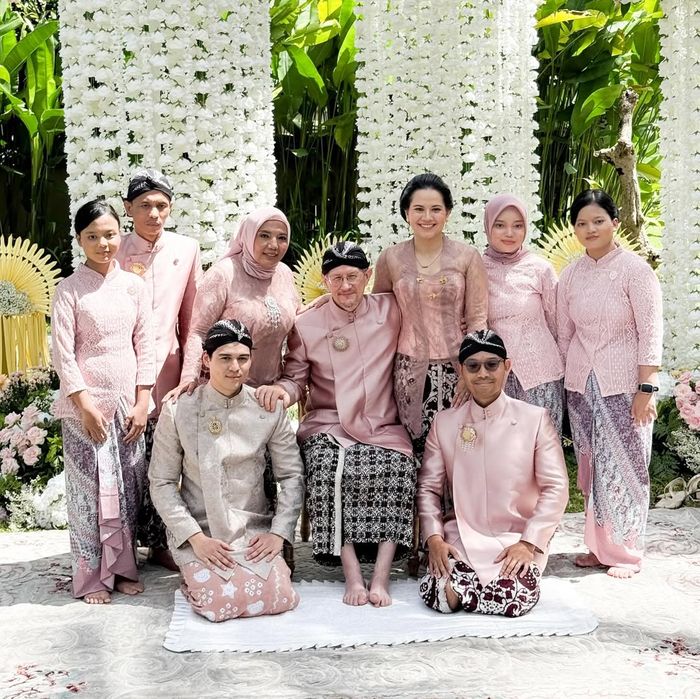 Maxime Bouttier dan keluarga.