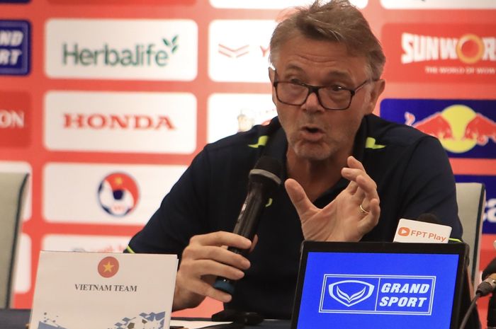 Pelatih Timnas Vietnam, Philippe Troussier, menjelaskan perbedaan Golden Star Warriors dibanding tim-tim papan atas dunia.