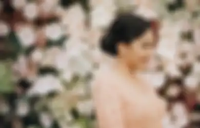 Simpel dan Mewah, Ini 4 Potret Pertunagan Putri Tanjung dan Pacar!