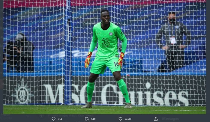 Kiper Chelsea, Edouard Mendy, beraksi dalam laga Liga Inggris kontra Crystal Palace.