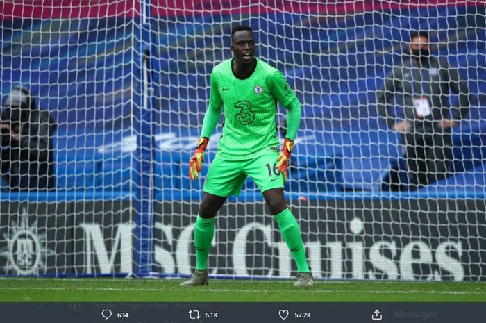 Kiper Chelsea, Edouard Mendy, beraksi dalam laga Liga Inggris kontra Crystal Palace.